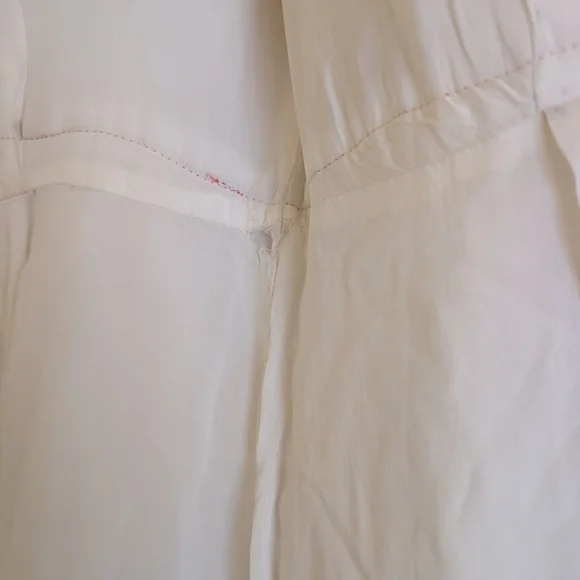 Elegant Cream Quilted Robe - Picture 9 of 10